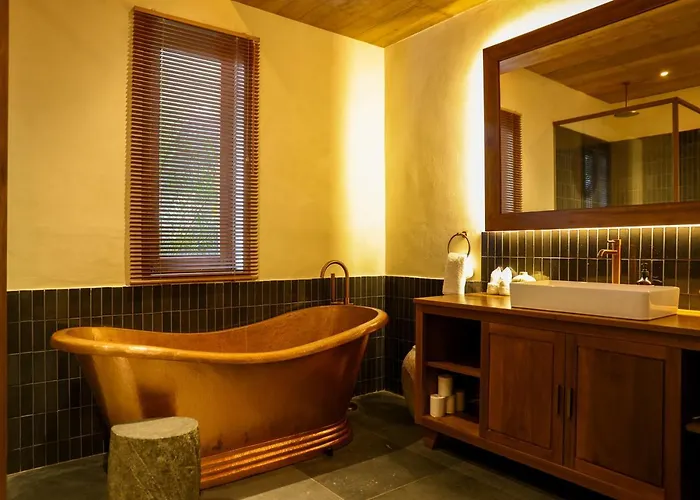 Teak - Copper Tub & Pool - Villa *